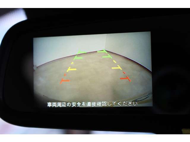 バックモニターは後退時に車庫入れなどでバックする際に後方確認ができて便利です。車庫入れが苦手な人もこれで安心。
