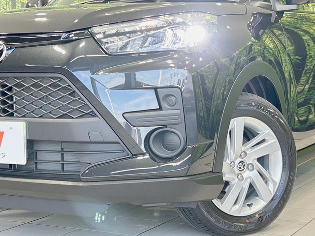【LEDヘッドライト】悪天候や夜間走行時も良好な視界を確保し安心して運転できる高輝度LEDヘッドライトを装備！点灯速度が早く、消費電力も抑えられています。