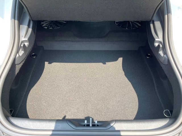普段のお買い物や通勤、送迎等に十分な荷室スペースを確保しております。