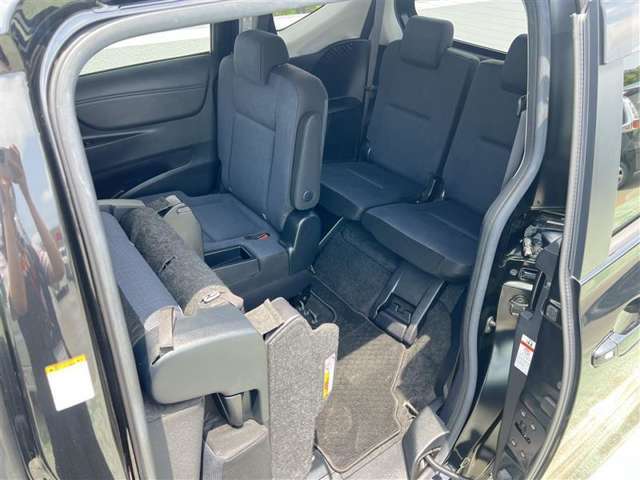 ゆとりある広々とした車内空間は、ドライブを始め買い物やレジャーなど、幅広く活躍します。一人でもみんなとでもお出かけを楽しみましょう！
