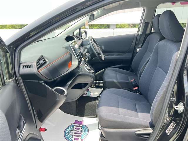 高いホールド性で運転姿勢が安定します。長距離ドライブでも疲れにくいのが魅力です。快適なドライビングライフをお送りください♪
