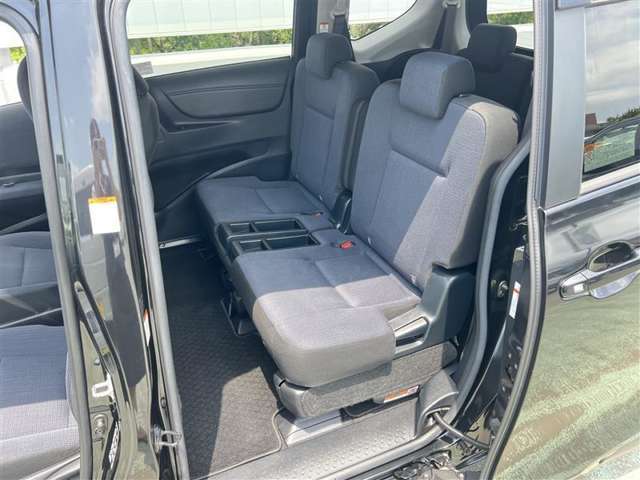 ゆとりある広々とした車内空間は、ドライブを始め買い物やレジャーなど、幅広く活躍します。一人でもみんなとでもお出かけを楽しみましょう！