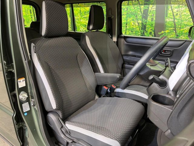 運転席シート廻りは使用感も少なく、良好な状態となっています。丁寧に使われていたことがよくわかりますね。