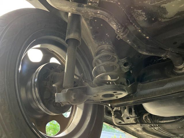お車を安心してお乗りいただく為には、足回りの定期点検が欠かせません。サービスサポート（有償保証）では無料点検もご提供しており、安心のカーライフをお過ごしいただけるサポート体制が整っています。