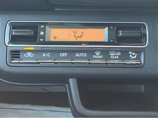 【オートエアコン】家庭のエアコンのように温度を設定するだけの簡単操作☆設定した温度に合わせて自動で風量や吹き出し口の調節をしてくれますよ☆温度は0.5度単位で調節ができるので過ごしやすい車内に◎