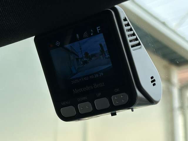 ◆メルセデス純正前後カメラ付きドライブレコーダーもついています。純正ならではの取付が安心ですね♪
