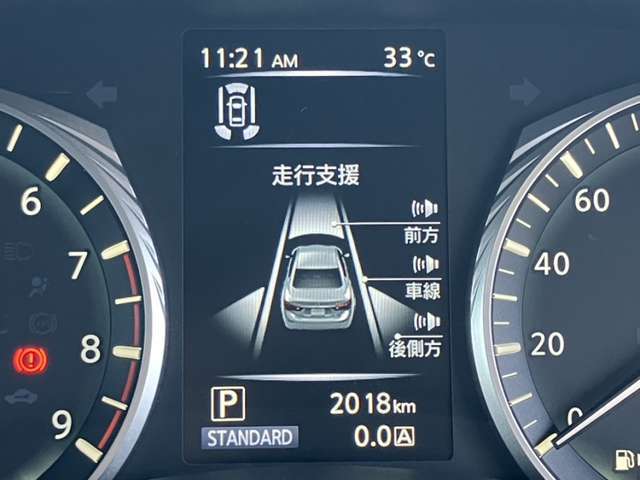 スピードメーター上に運転をサポートする様々な情報を表示してくれます。走行距離は約2000キロです。