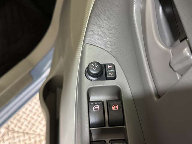 納車前にはスタッフによってピカピカに仕上げてご納車致します。オプションでガラスコーティングなどオススメ品も格安で承ります！