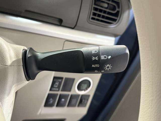 オートライト装備車両です。