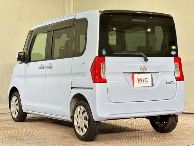 納車前にはスタッフによってピカピカに仕上げてご納車致します。オプションでガラスコーティングなどオススメ品も格安で承ります！