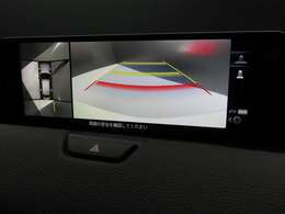 上空から俯瞰した映像で周囲の状況を確認出来る、360°ビューモニター付きです。大柄なCX-60ですが、これなら狭い駐車場でも安心ですね。