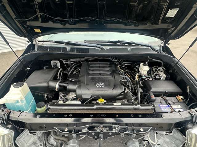 V8　5.7Lエンジンが搭載されております。