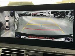 【パノラミックビューモニター】専用のカメラにより、上から見下ろしたような視点で360度クルマの周囲を確認することができます☆死角部分も確認しやすく、狭い場所での切り返しや駐車もスムーズに行えます。