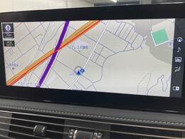 【純正ナビ】一体感のあるナビは、高級感ある車内を演出してくれます。Bluetooth再生などオーディオ機能も充実しておりますので、運転もより楽しめます♪