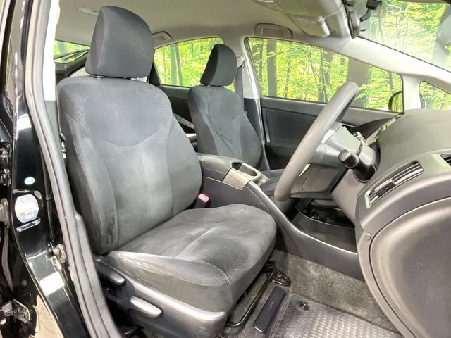 運転席シート廻りは使用感も少なく、良好な状態となっています。丁寧に使われていたことがよくわかりますね。