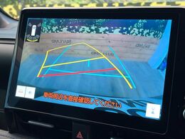 【バックカメラ】駐車時に後方がリアルタイム映像で確認できます。大型商業施設や立体駐車場での駐車時や、夜間のバック時に大活躍！運転スキルに関わらず、今や必須となった装備のひとつです！