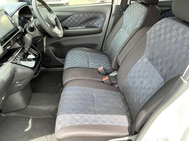 厚みがあって、座り心地のいいソファーのようなシート。運転席も助手席もリラックスしてゆったり座れます。