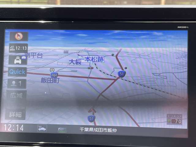 見やすい純正ナビ、操作もスムーズです。TVも高画質、音楽も高音質で楽しめます。楽しいドライブを！