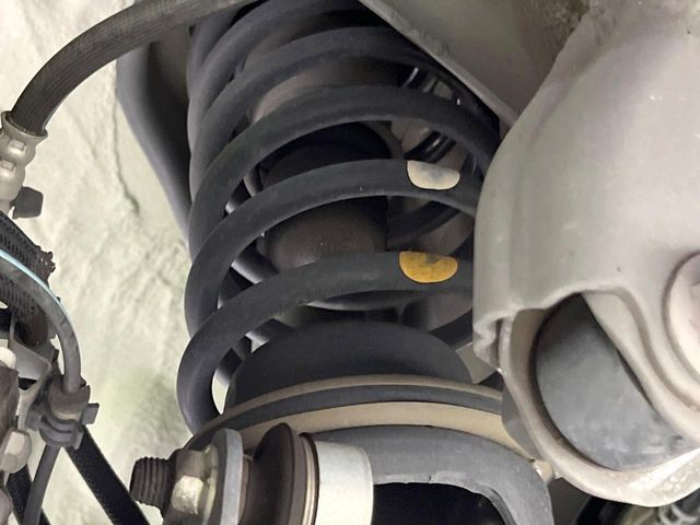 お車を安心してお乗りいただく為には、足回りの定期点検が欠かせません。サービスサポート（有償保証）では無料点検もご提供しており、安心のカーライフをお過ごしいただけるサポート体制が整っています。