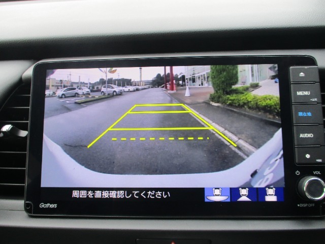 ナビゲーション付き！バックカメラ機能で駐車も安心☆