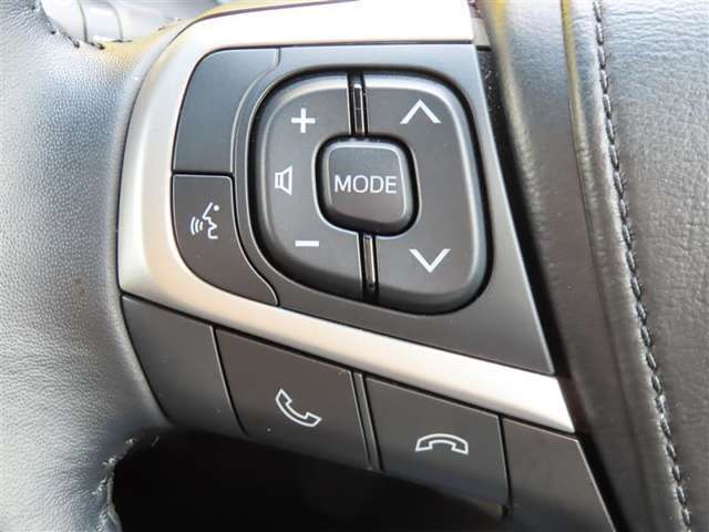 ブルートゥースに接続すれば、スマホに入れている音楽が聞けたり運転中に電話がかかってきてしまった場合もハンドルから電話を取ることができます！
