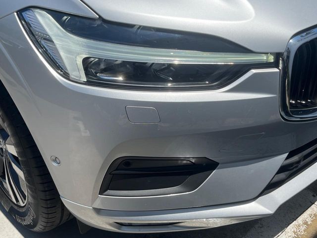 【LEDヘッドライト】ハイビームを先行車や対向車にあてず、その両サイドではハイビーム照射を維持。見える範囲が段違いに広くなりました。北欧神話に登場するトールハンマーをモチーフにデザイン。