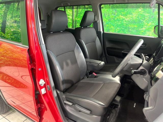 【運転席シートヒーター】寒い日に重宝するシートヒーター！エアコンより早く温まってくれるので寒がりの人も安心ですね♪エアコンの温風は乾燥するから苦手、という方にもをおすすめです。