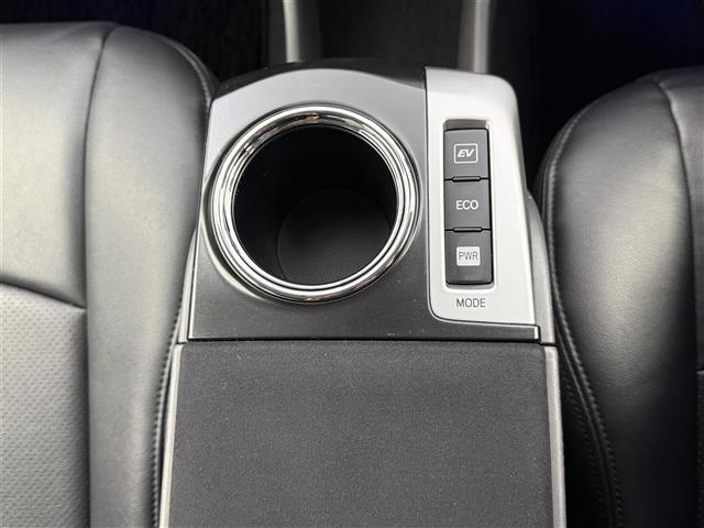 【ドリンクホルダー】『ドリンクホルダー周辺』の画像になります。写真の内容に関してご不明点、ご質問等がございましたらお気軽にガリバー店舗までお問い合わせください。