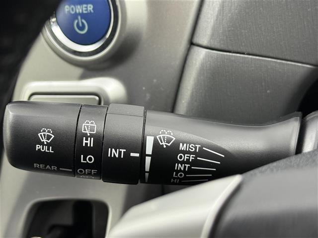 【運転席操作部】『運転席周辺の装備』の画像になります。快適なドライブを楽しむための機能が装備されています！運転席から触れるので使いやすいです！