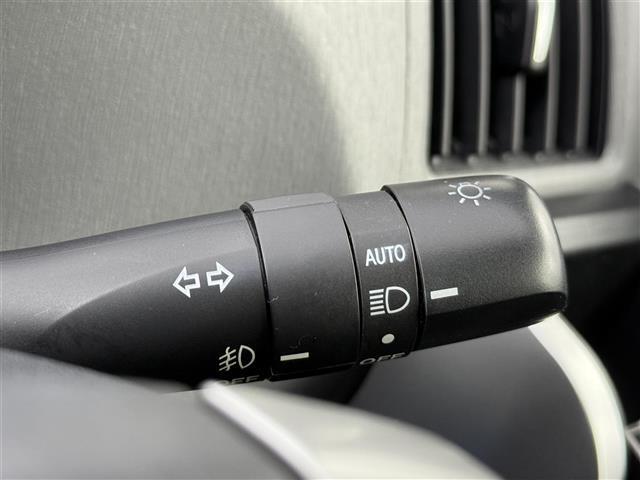 【運転席操作部】『運転席周辺の装備』の画像になります。快適なドライブを楽しむための機能が装備されています！運転席から触れるので使いやすいです！