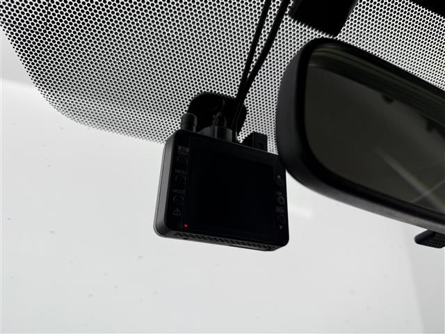 【ドライブレコーダー】映像・音声などの運転中の記録を残します。事故などを起こした起こされた時の証拠になりえますので、もしも時でも安心ですね。