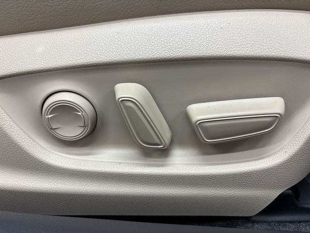 【パワーシート】電動スイッチで操作をし、高さや角度シート位置など最適なシートポジションに細かく設定出来ます☆