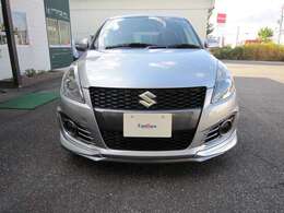 純正オプションのエアロパーツが装着されており、他の32スイスポとはちょっと違い、スポーティーさを増しています。