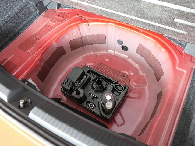 スペアタイヤレス仕様です