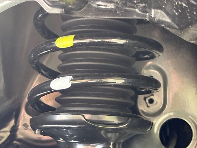 お車を安心してお乗りいただく為には、足回りの定期点検が欠かせません。サービスサポート（有償保証）では無料点検もご提供しており、安心のカーライフをお過ごしいただけるサポート体制が整っています。