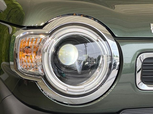 【LEDヘッドライト】悪天候や夜間走行時も良好な視界を確保し安心して運転できる高輝度LEDヘッドライトを装備！点灯速度が早く、消費電力も抑えられています。