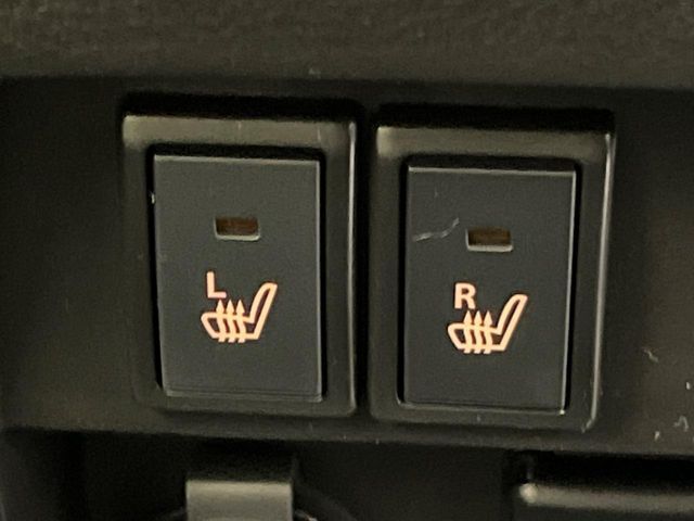 【シートヒーター】寒い日に重宝するシートヒーター！エアコンより早く温まってくれるので寒がりの人も安心ですね♪エアコンの温風は乾燥するから苦手、という方にもをおすすめです。