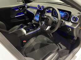 【PRE-SAFE】急ブレーキや危険なステアリング操作等を感知したときに、乗員の安全性を向上させる動作をします。