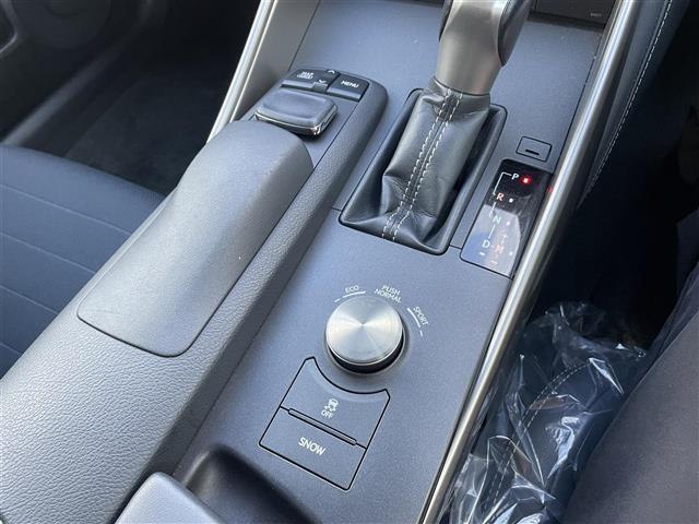 【シフトレバー】シフトも操作しやすく快適なドライブを楽しんでいただけます！