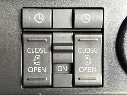 【両側パワースライドドア】スマートキーや運転席のスイッチで後席両側スライドドアの開閉が可能♪電動だから力を入れてドアを開ける必要が無く、小さなお子様でも簡単に開け閉めでき快適です♪