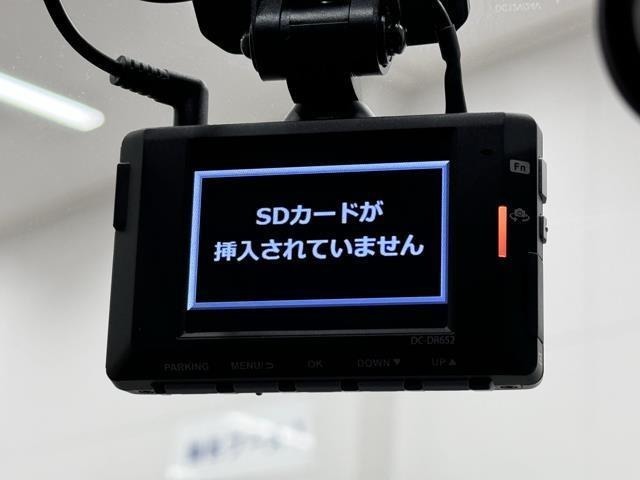 ドライブレコーダー装備してますよ。　思いでの記録や万が一の時の記録にも便利ですね。