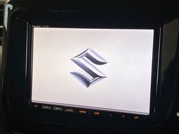 【純正8型SDナビ】ナビゲーション機能はもちろん、多彩なメディアを大画面でお楽しみいただけます。フルセグTV、ミュージックサーバー、Bluetooth接続CD・DVD再生も可能！