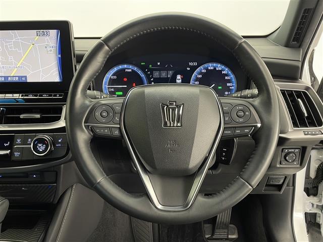 【ステアリング】軽い力で扱いやすいハンドルです。目立つ傷やスレなどなく綺麗な状態です！除菌プランいれていただくとさらに快適に！清潔なお車はお子様にも安心ですね！