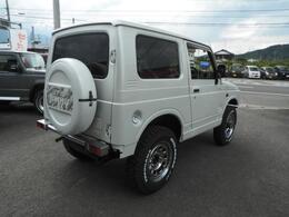 ☆★パールホワイトに換装♪カスタムパーツも多数の22ジムニーです（＾＾♪