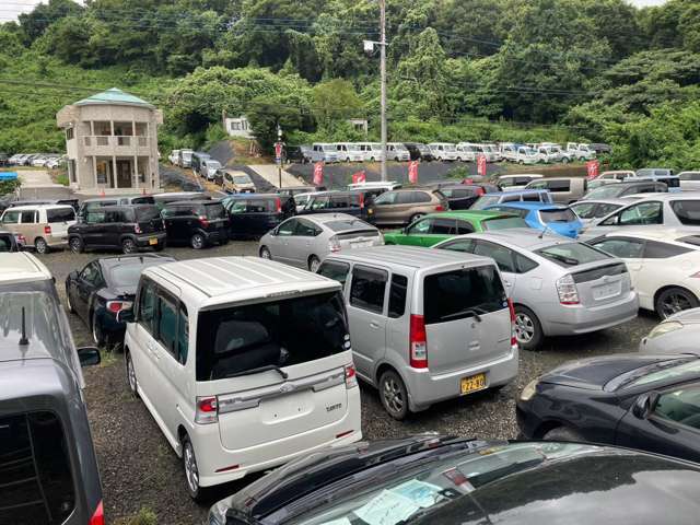 展示場や人件費等徹底したコストカットにより、お求め易い価格を実現しております。注文販売もしていますので、ご希望の車が展示場に無くても、予算に合わせたお車をお探しすることも可能です。