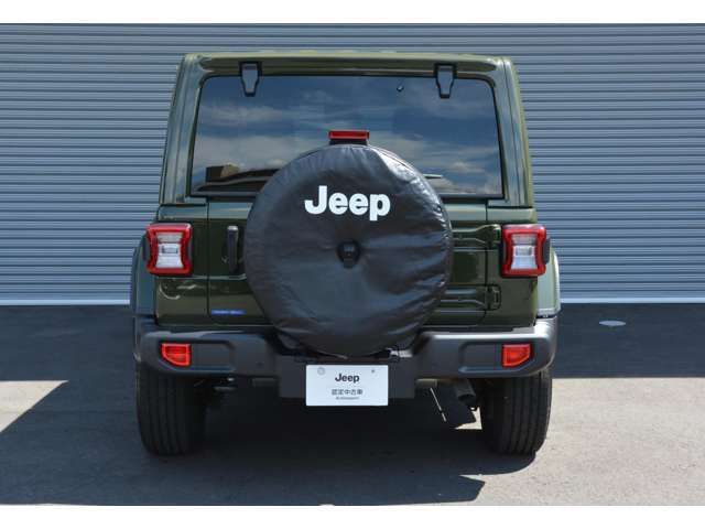 認定中古車には100項目におよぶ点検整備を実施。Jeepの指定を受けた専任のメカニックによる作業にて徹底した品質をお届します。