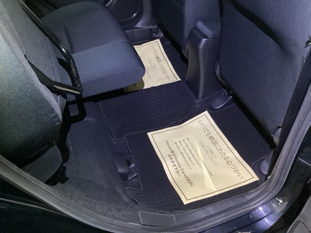 はね上げて、高さのある荷物も積めます。