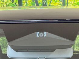 【スズキ　セーフティサポート】走行中に前方の車両等を認識し、衝突しそうな時は警報とブレーキで衝突回避と被害軽減をアシスト。より安全にドライブをお楽しみいただけます。