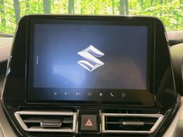 【大画面ナビ】人気の大型ナビを装備。存在感のある大画面はインパクト大！ナビ利用時のマップ表示は見やすく、テレビやDVDは臨場感がアップ！いつものドライブがグッと楽しくなります♪