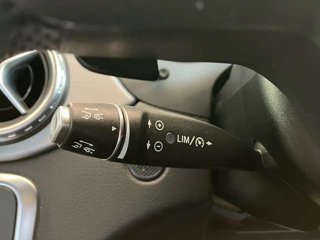 【アダプティブクルーズ】車間距離をキープしつつハンドルをコントロールして直線道路はもちろん、カーブにおいても走行車線の中央を走行する手助けをします♪